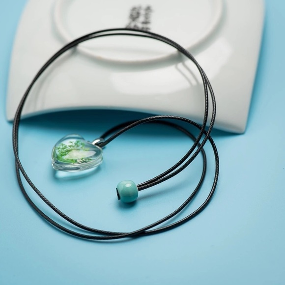 Heart Glass Necklace - Picture 4 of 5